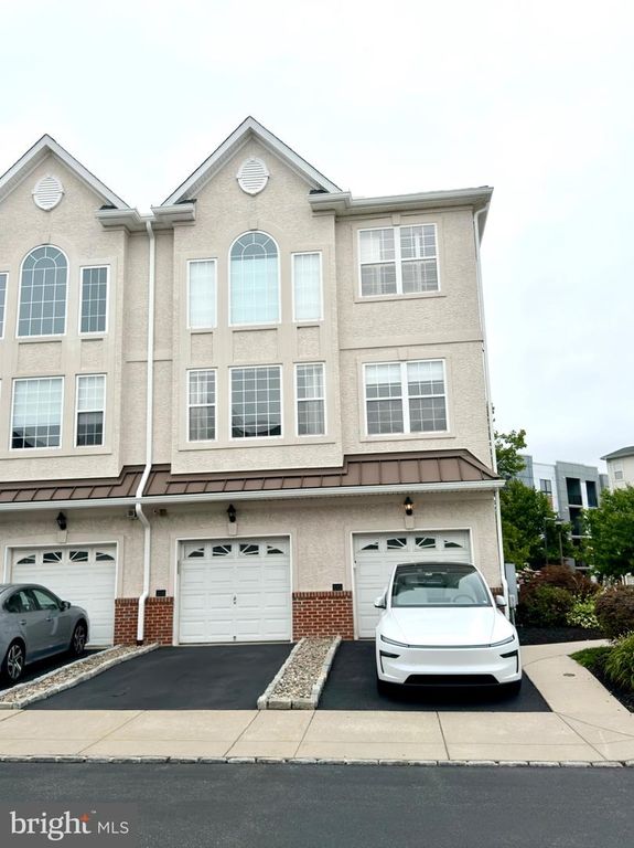 3202 DAVINCI DR, Philadelphia, PA 19145