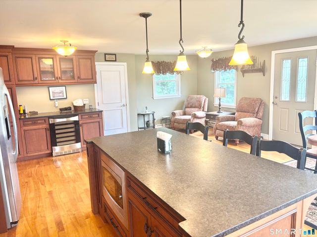 882 Avery Street, South Windsor, CT 06074