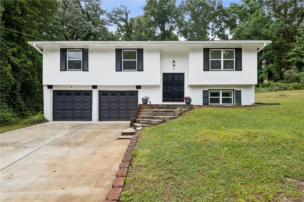 1042 Mountain Woods Court, Stone Mountain, GA 30087
