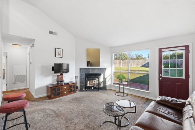 102 Gray Oak Court, Euless, TX 76039