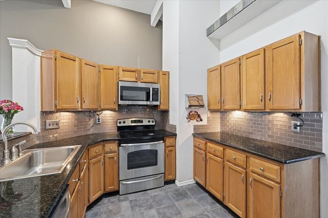 102 Gray Oak Court, Euless, TX 76039