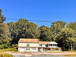 71 Worcester Rd, Charlton, MA 01507