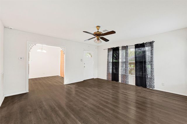 701 E Humble Street, Baytown, TX 77520
