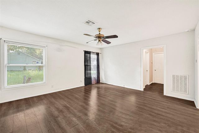 701 E Humble Street, Baytown, TX 77520