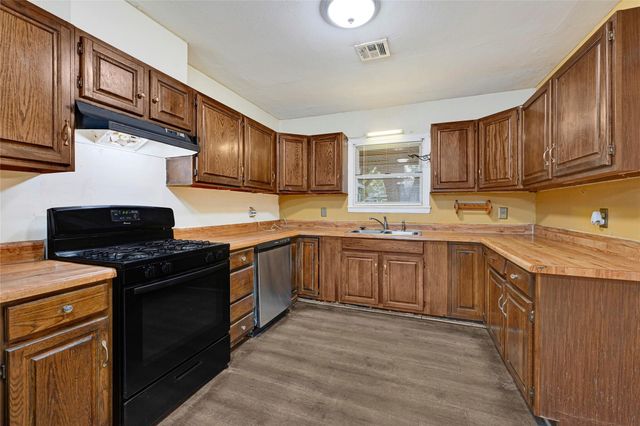701 E Humble Street, Baytown, TX 77520