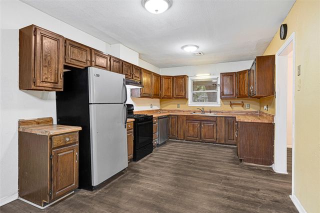 701 E Humble Street, Baytown, TX 77520