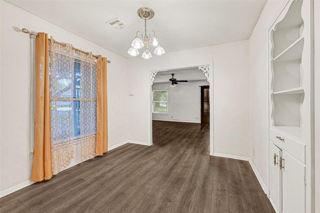 701 E Humble Street, Baytown, TX 77520