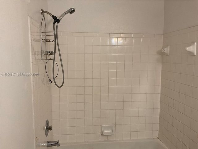 3320 N Pinewalk Drive N 1715, Margate, FL 33063