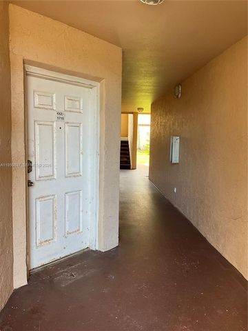 3320 N Pinewalk Drive N 1715, Margate, FL 33063
