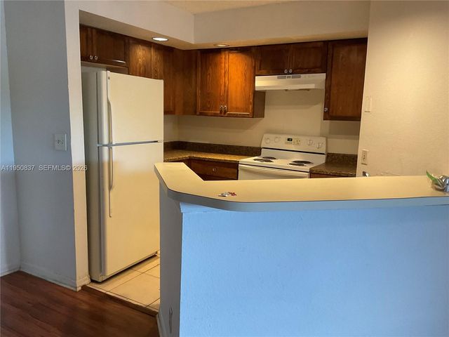 3320 N Pinewalk Drive N 1715, Margate, FL 33063