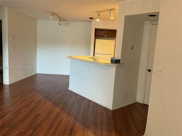 3320 N Pinewalk Drive N 1715, Margate, FL 33063