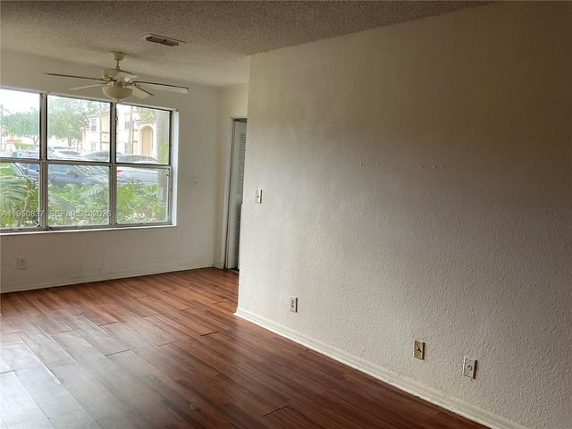 3320 N Pinewalk Drive N 1715, Margate, FL 33063