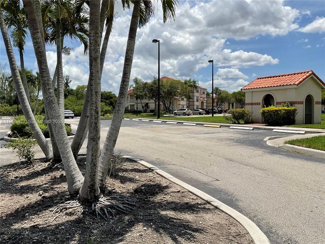 3320 N Pinewalk Drive N 1715, Margate, FL 33063