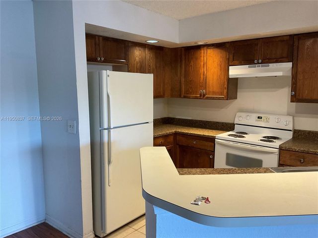 3320 N Pinewalk Drive N 1715, Margate, FL 33063