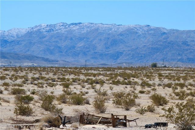 6 Topaz Avenue, 29 Palms, CA 92277