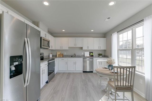 302 N Capital ST, Suffolk, VA 23434