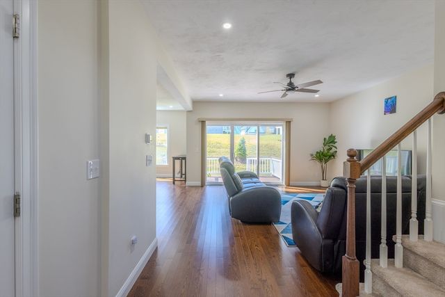 26 Iris Ln, Bellingham, MA 02019