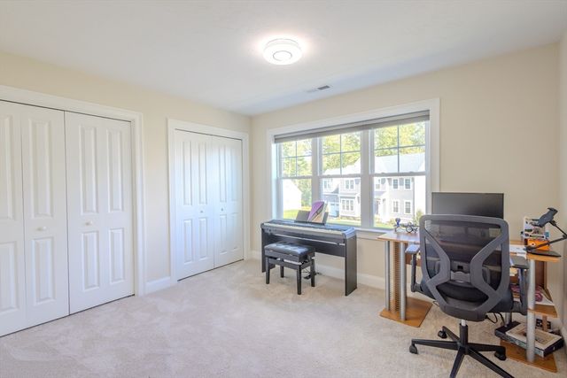 26 Iris Ln, Bellingham, MA 02019