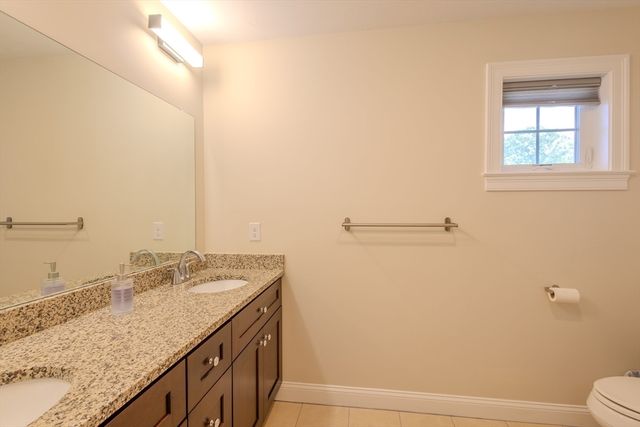 26 Iris Ln, Bellingham, MA 02019