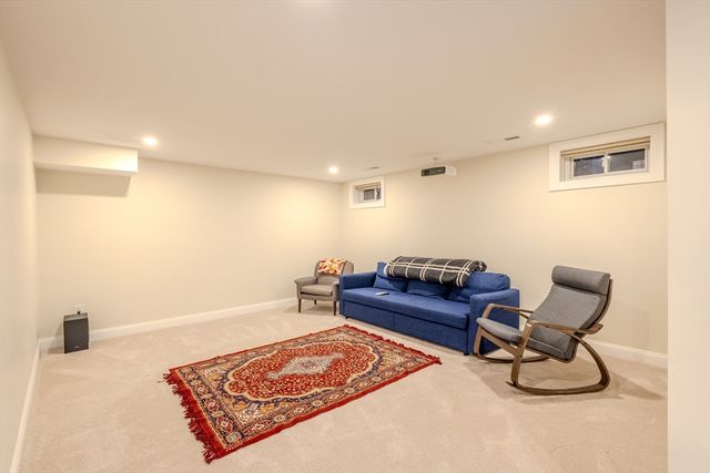 26 Iris Ln, Bellingham, MA 02019