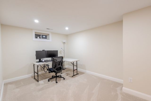 26 Iris Ln, Bellingham, MA 02019