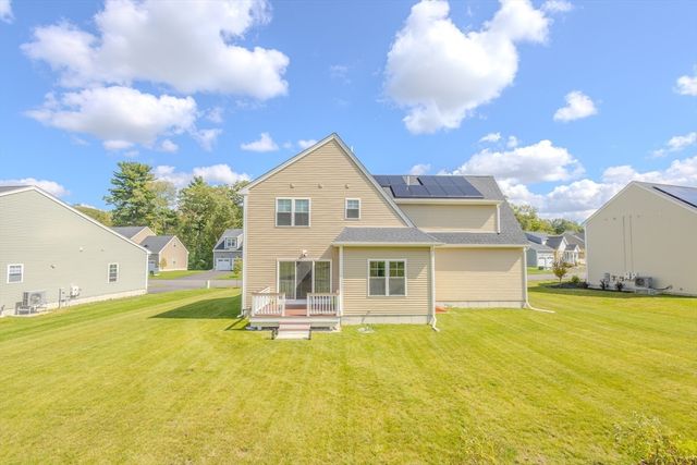 26 Iris Ln, Bellingham, MA 02019