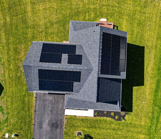 26 Iris Ln, Bellingham, MA 02019