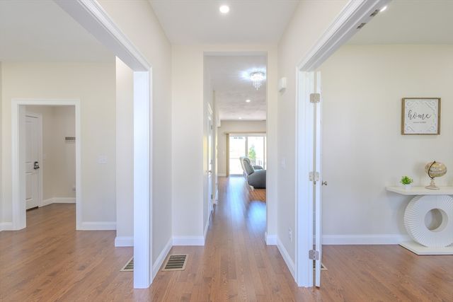 26 Iris Ln, Bellingham, MA 02019
