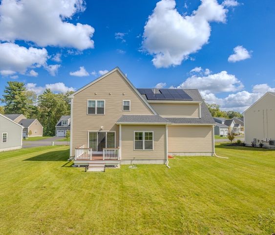 26 Iris Ln, Bellingham, MA 02019