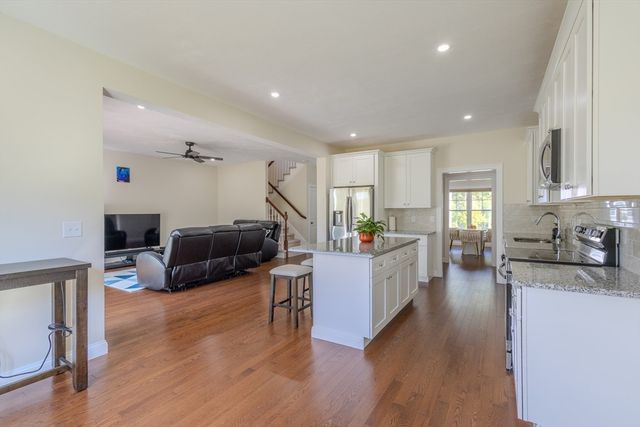 26 Iris Ln, Bellingham, MA 02019