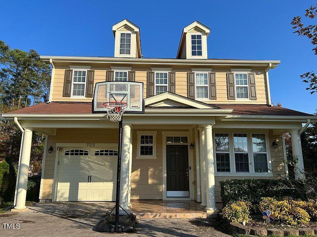 732 Champlain Ct Court, Cary, NC 27519