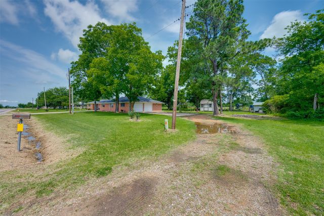9958 Farm Road 79, Sumner, TX 75486