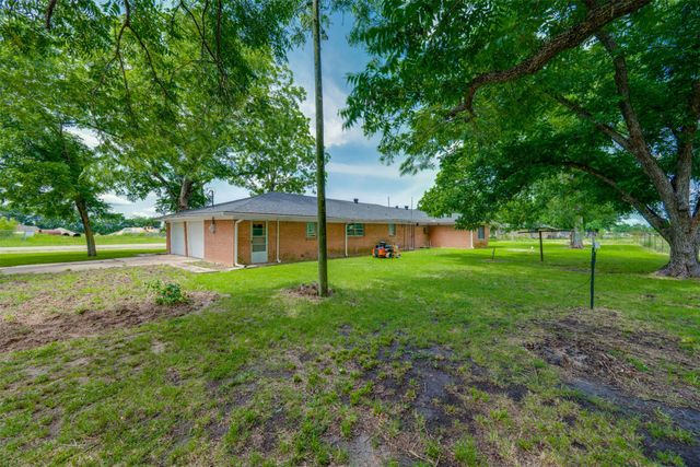 9958 Farm Road 79, Sumner, TX 75486