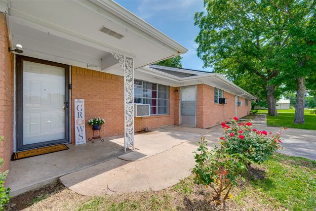 9958 Farm Road 79, Sumner, TX 75486