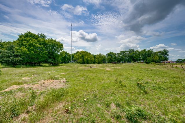 9958 Farm Road 79, Sumner, TX 75486