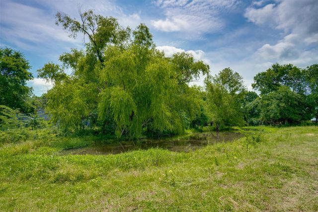 9958 Farm Road 79, Sumner, TX 75486