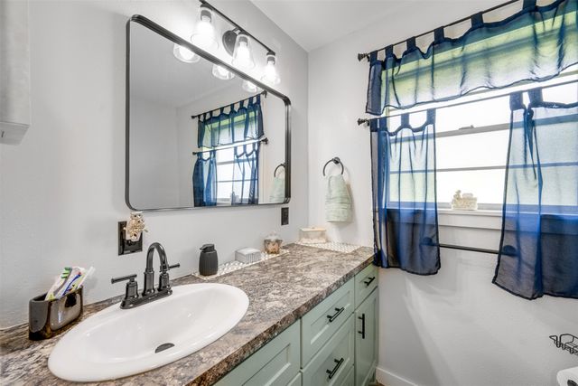 9958 Farm Road 79, Sumner, TX 75486