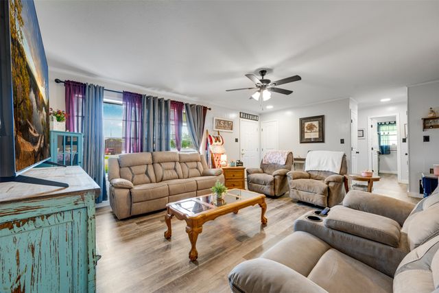 9958 Farm Road 79, Sumner, TX 75486
