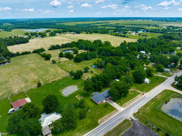 9958 Farm Road 79, Sumner, TX 75486