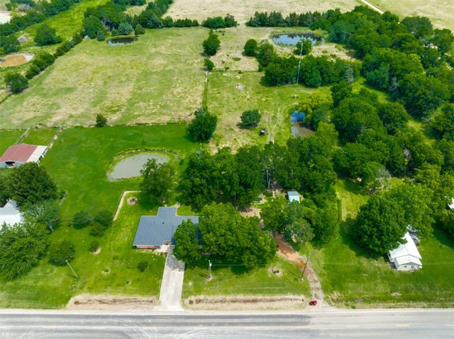 9958 Farm Road 79, Sumner, TX 75486
