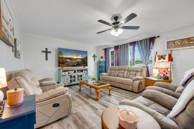 9958 Farm Road 79, Sumner, TX 75486
