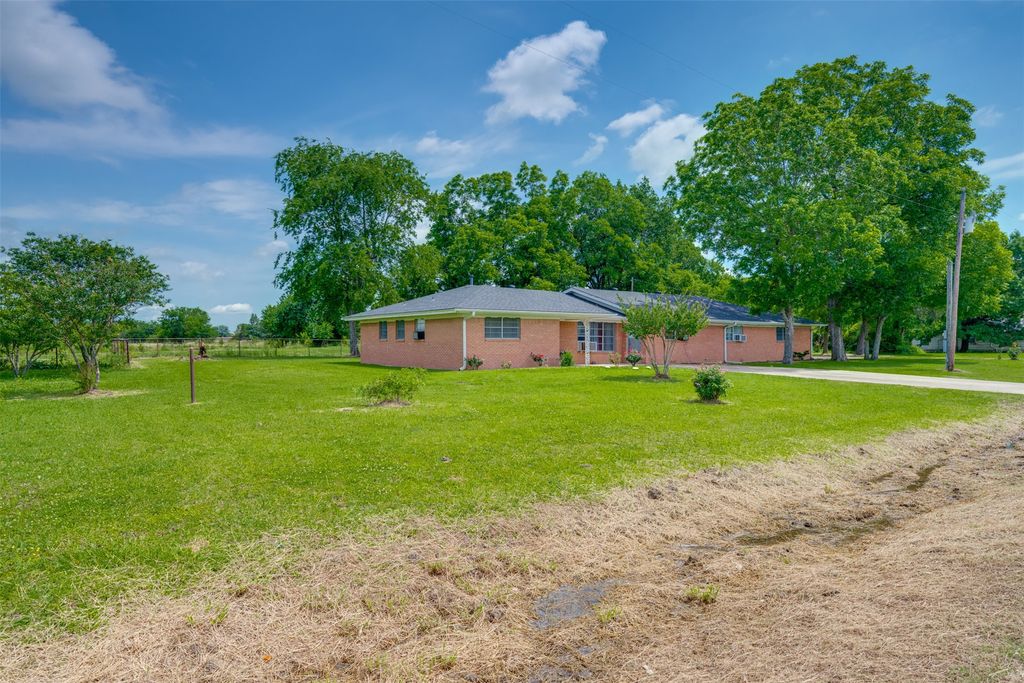9958 Farm Road 79, Sumner, TX 75486