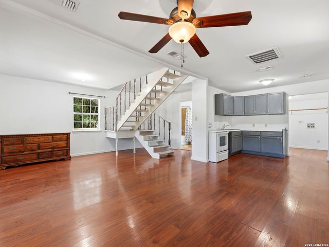 301 MADRONA LN, Bandera, TX 78003