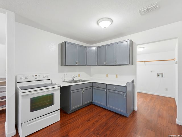 301 MADRONA LN, Bandera, TX 78003