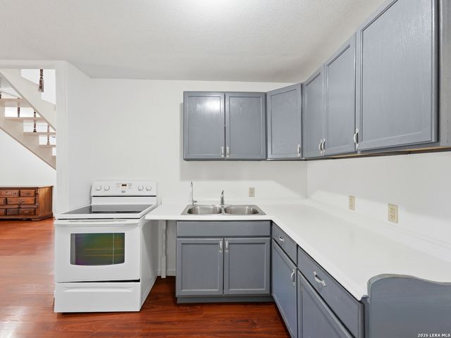 301 MADRONA LN, Bandera, TX 78003