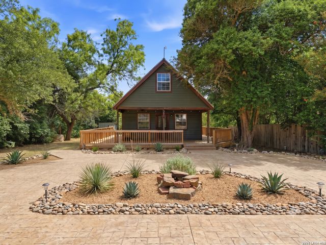 301 MADRONA LN, Bandera, TX 78003
