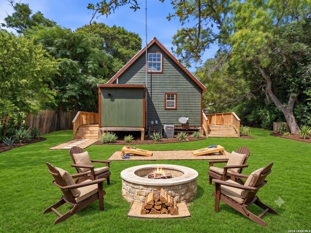 301 MADRONA LN, Bandera, TX 78003