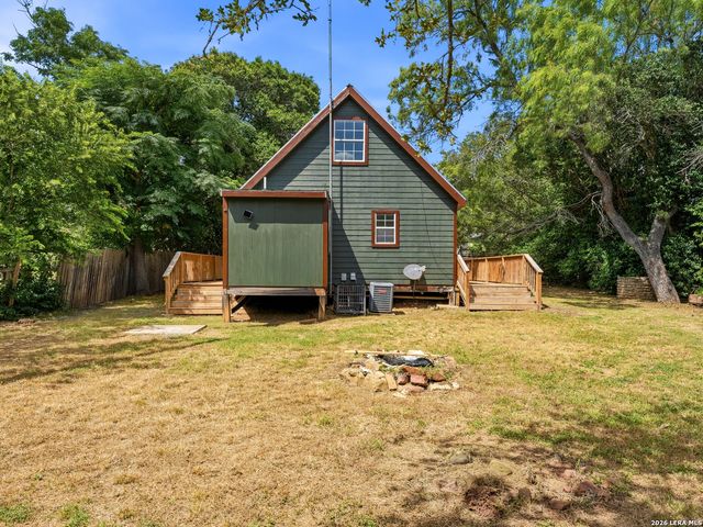 301 MADRONA LN, Bandera, TX 78003