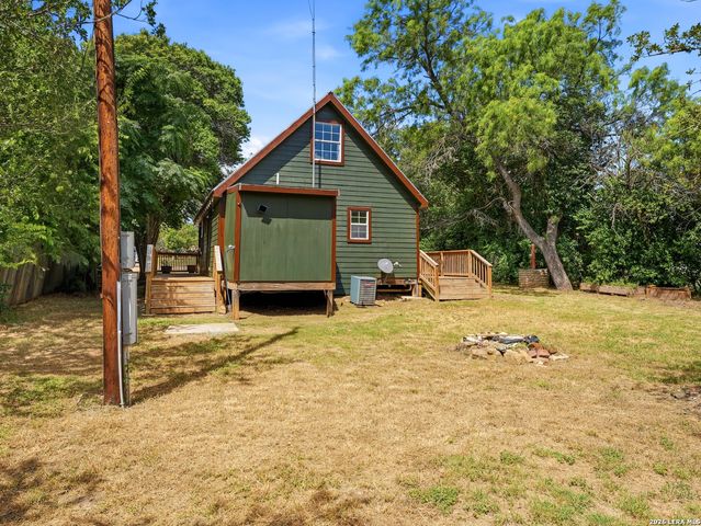301 MADRONA LN, Bandera, TX 78003