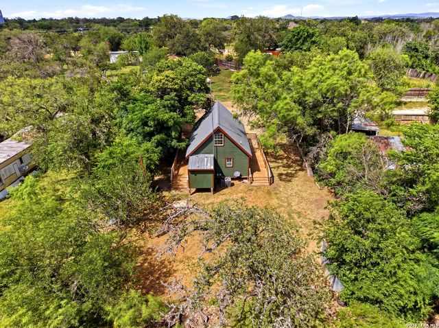 301 MADRONA LN, Bandera, TX 78003